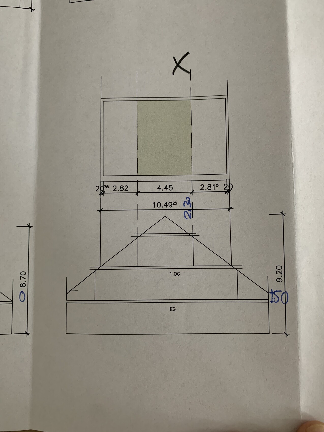 Technische Zeichnung: rechteckiger Grundriss mit grauem Innenfeld und Maßlinien.