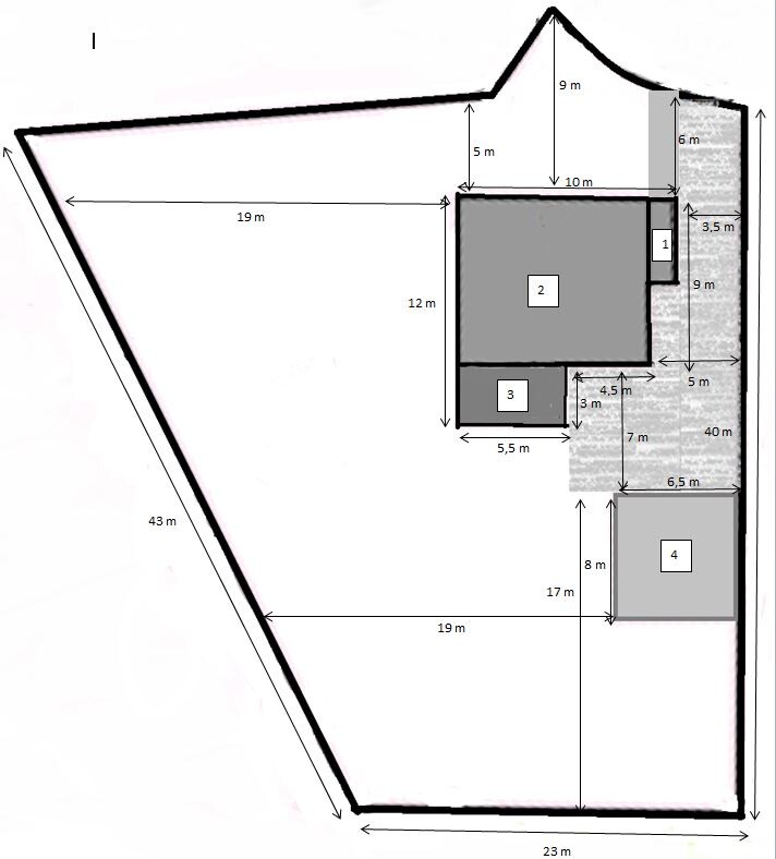 Grundrissplan mit Raumnummern und Maßangaben für Hausbau