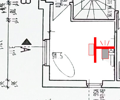 Grundrisszeichnung eines Innenraums mit Wänden, Türen und Treppen im Plan