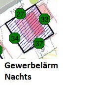 Grundrissplan eines Hauses mit schraffierten Bereichen und markierten Zimmern
