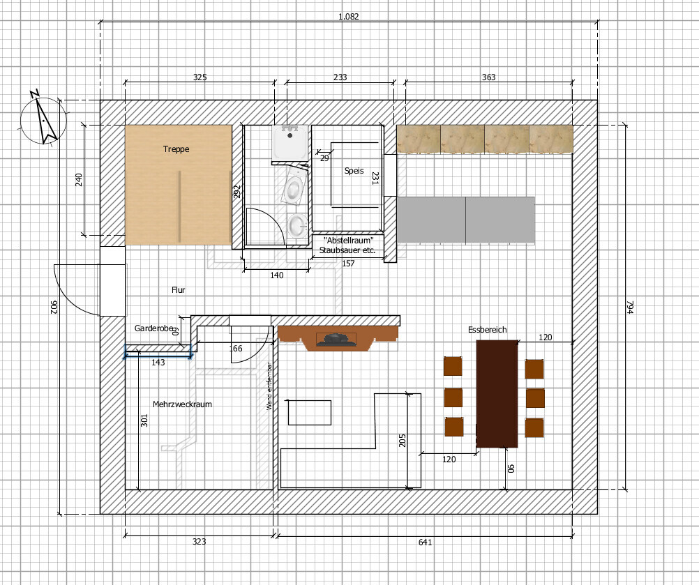 Grundriss EG mit Flur, Treppe, Mehrzweckraum, Speis, Küche, Essbereich und Garderobe.
