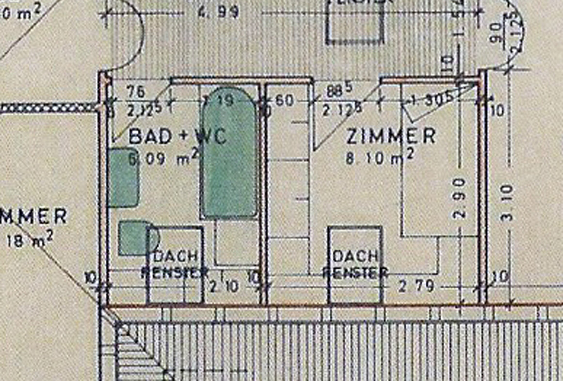 Grundrissplan eines Hauses mit Bad, WC und Zimmern, Wandlinien und Maße sichtbar.