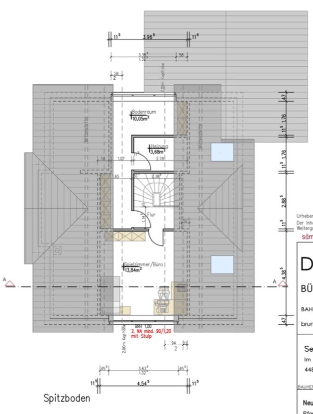 Draufsicht Grundriss des Spitzbodens im Dachgeschoss mit Treppen und Räumen