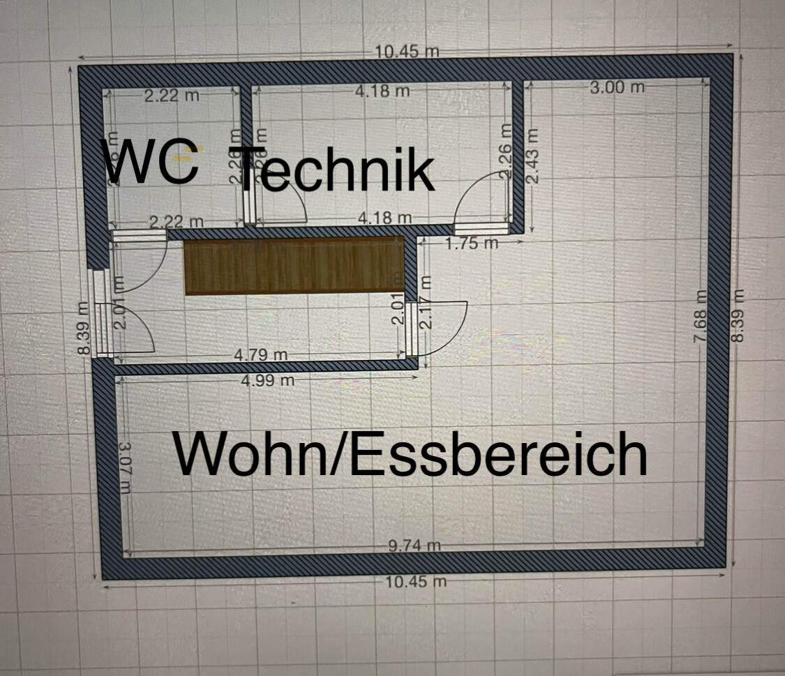 Grundrissplan mit WC/Technik und Wohn- und Essbereich, Maße sichtbar
