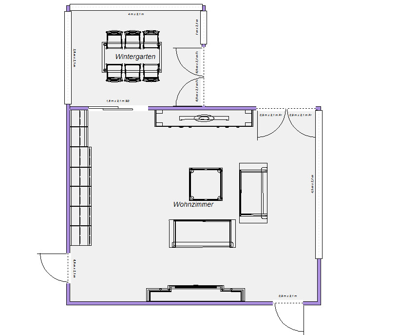 Grundriss: Wohnzimmer mit Sofa, Sessel, Couchtisch; Wintergarten mit Esstisch und Stühlen.