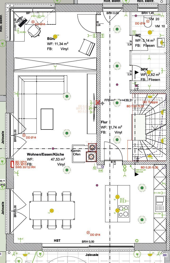 Offener Grundrissplan von Wohnen, Essen und Küche mit Esstisch.