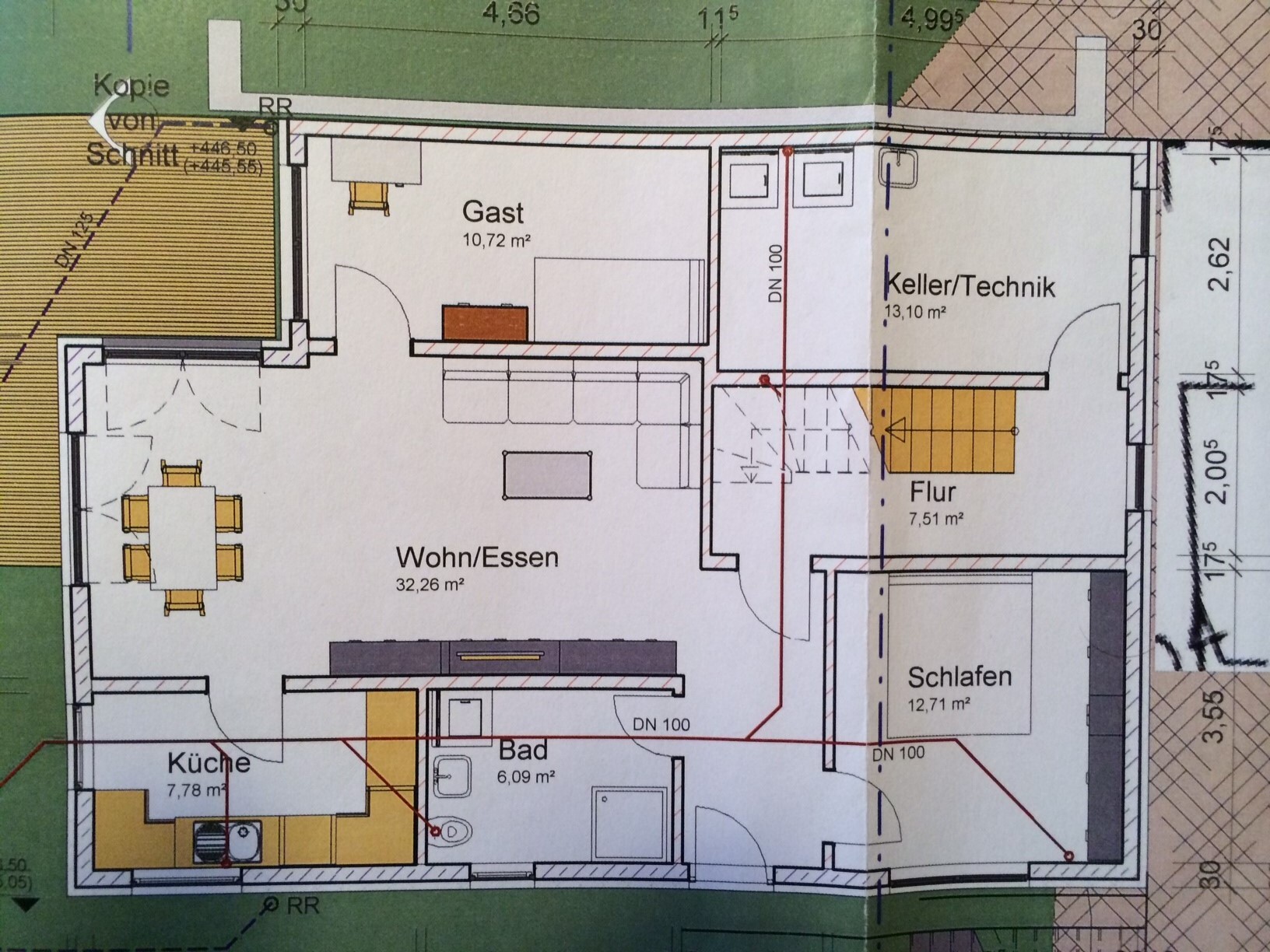 Grundrissplan eines Hauses mit Wohnbereich, Küche, Bad, Schlafzimmer und Keller/Technik.