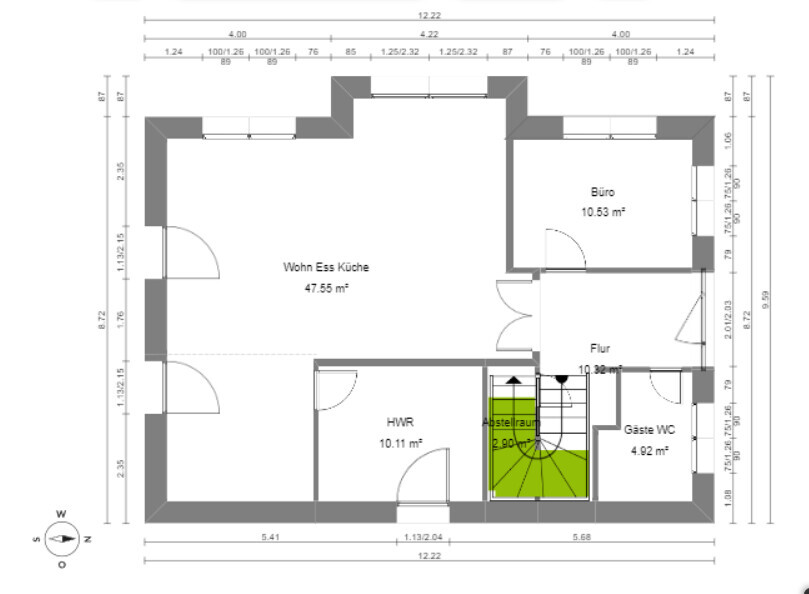 Grundriss eines Hauses mit Wohnbereich, Büro, HWR, Flur, Abstellraum und Treppe.