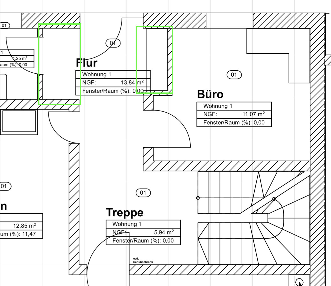 Grundriss eines Gebäudes mit Flur, Büro und Treppe sowie beschrifteten Räumen.