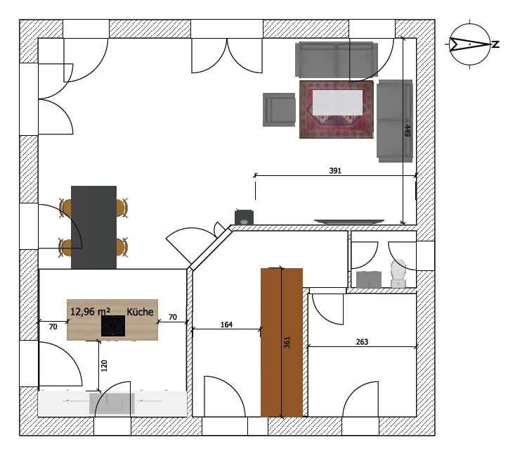 Grundriss einer Wohnung: Küche mit Insel, Essbereich, Wohnzimmer mit Sofa, TV; Bad und Flur.