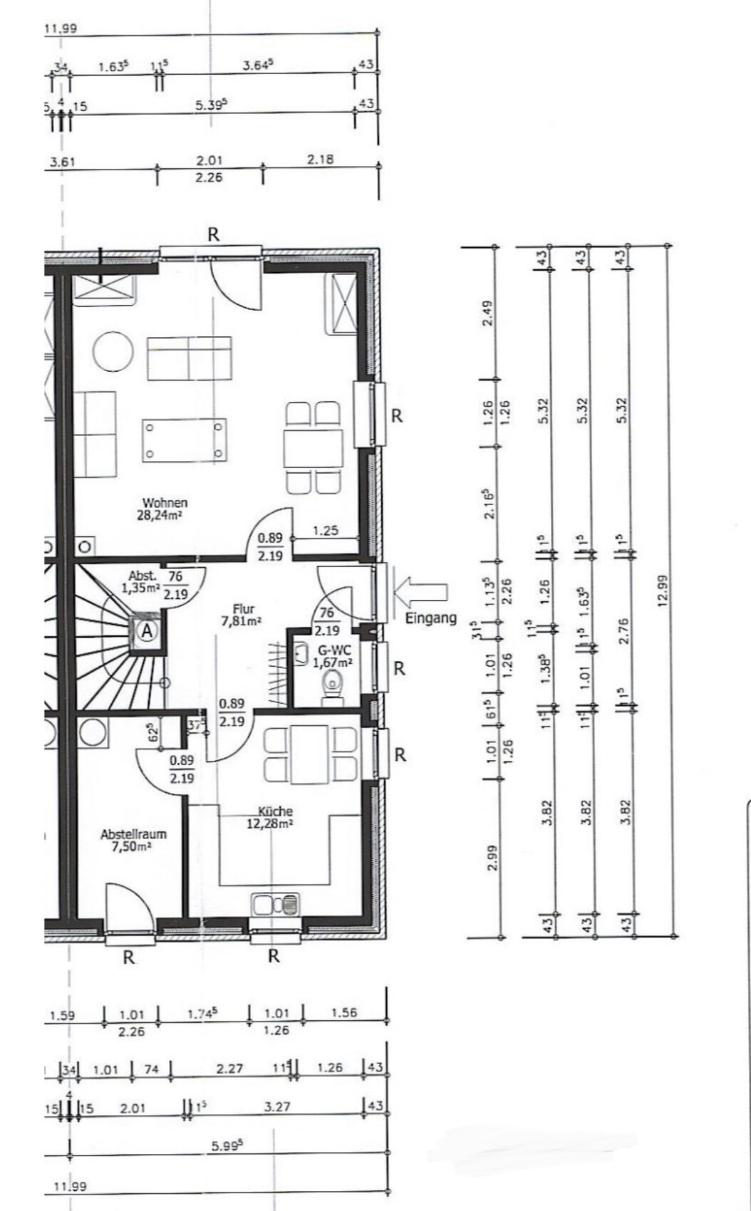 Grundriss einer Wohnung mit Wohnzimmer, Küche, Abstellraum, Flur, Gäste-WC und Eingang.