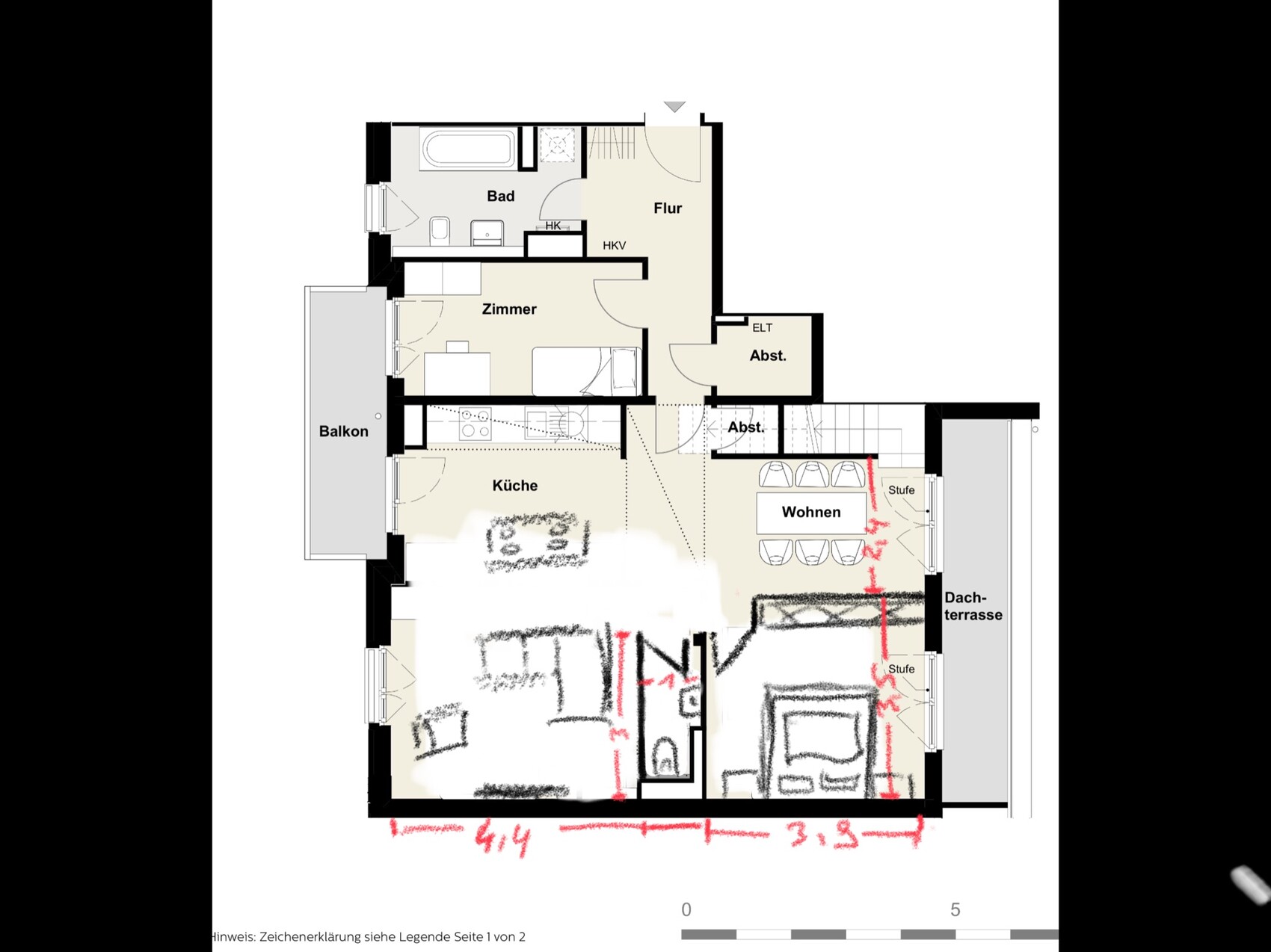 Grundriss eines Apartments: Bad, Flur, Zimmer, Küche, Wohnen; Balkon links, Dachterrasse rechts.