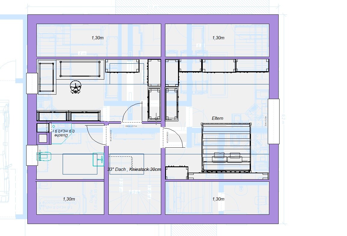 Grundriss eines Wohnhauses mit Elternzimmer, Küche, Fluren und Möbeln.
