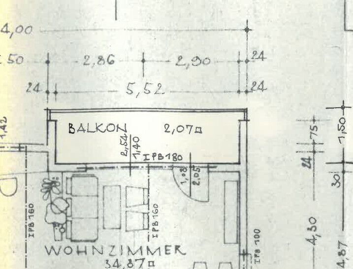 Grundriss eines Wohnzimmers mit Balkon, Detailplan des Wohnraums