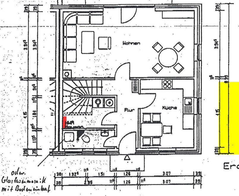 Grundrissplan des Erdgeschosses mit Wohnzimmer, Küche, Flur und Treppe