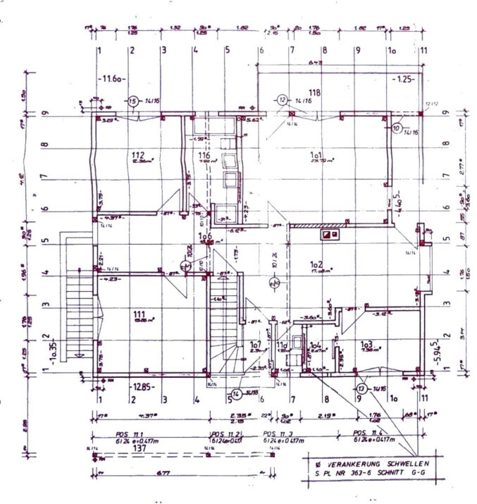 2D Bauplan eines Hauses mit Grundriss, Wänden und Maßen.