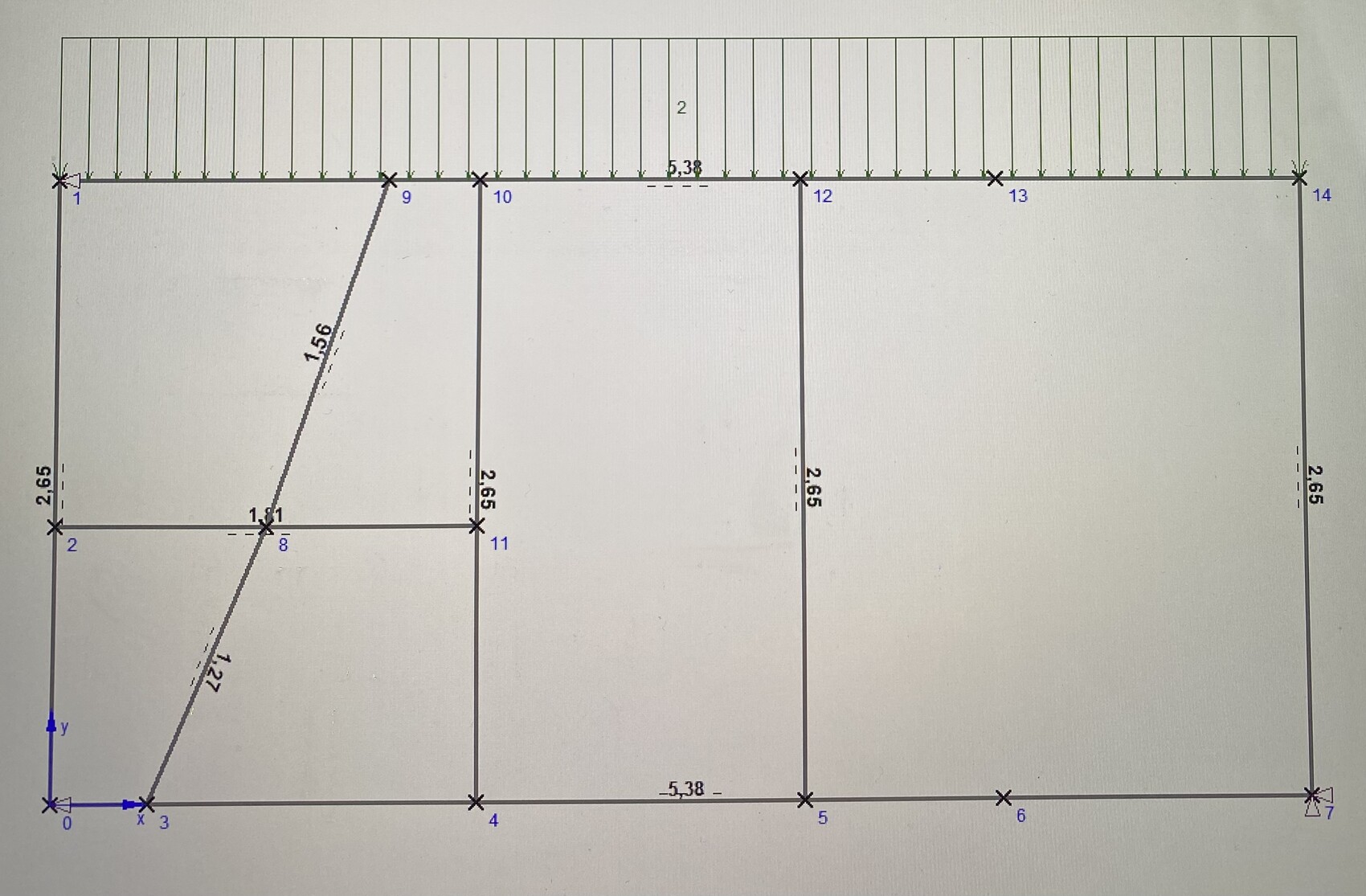 Technischer Grundriss: Rechteckiger Raum mit Maßlinien, Gitter und diagonalem Balken.