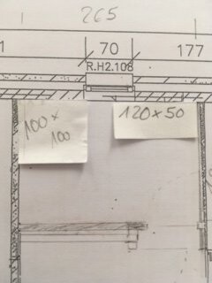 2D-Grundriss-Skizze eines Innenraums mit Maßangaben und Bemaßungen