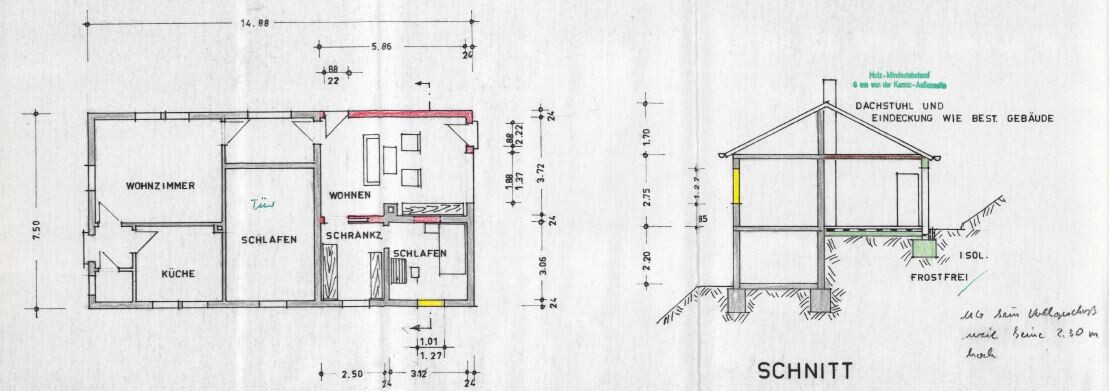 Grundriss eines Hauses mit Wohnzimmer, Küche, Schlafzimmer; Querschnitt mit Fundament.