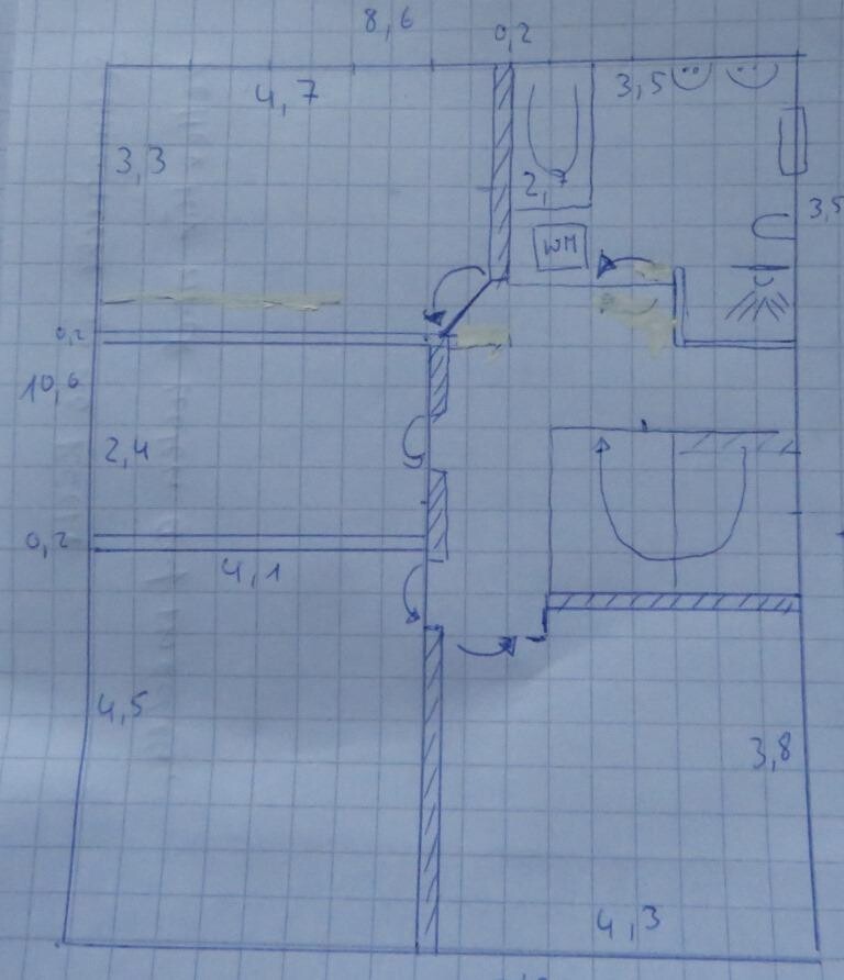 Handskizze eines Hausgrundrisses mit Raumaufteilung und Maßangaben auf kariertem Papier
