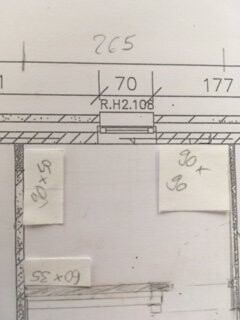 2D-Grundriss eines kleinen Raums mit Maßlinien und Bauteilmarkierungen
