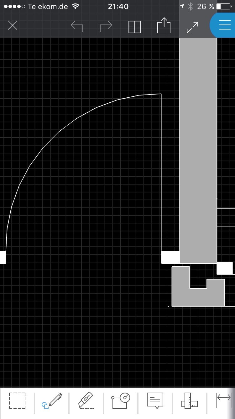 2D-Grundrissplan einer architektonischen Bauzeichnung mit Gitternetz und grauen Bauteilformen.