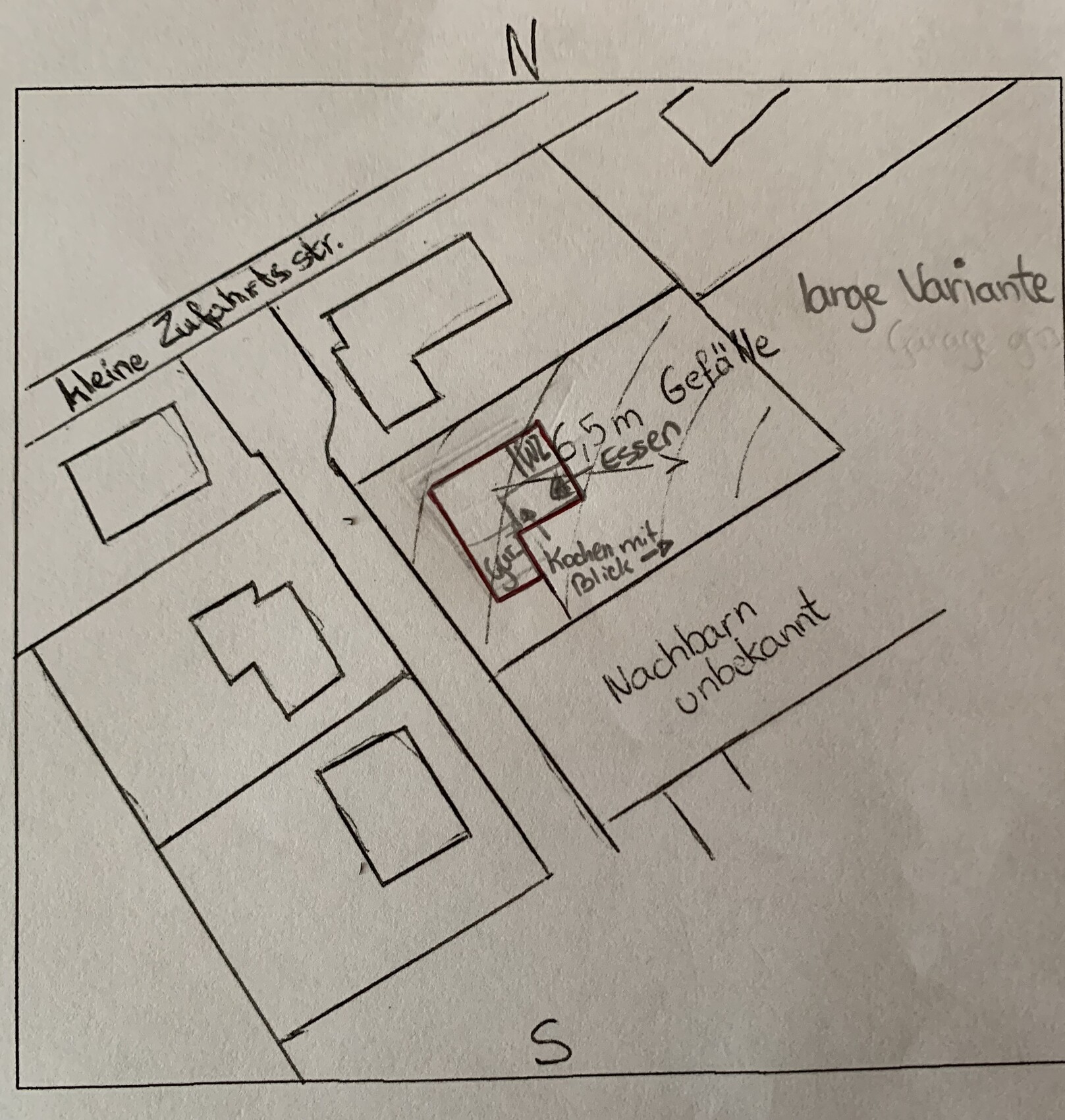 Handskizze eines Grundstücks- und Grundrissplans mit Nordausrichtung und Nachbarschaft.