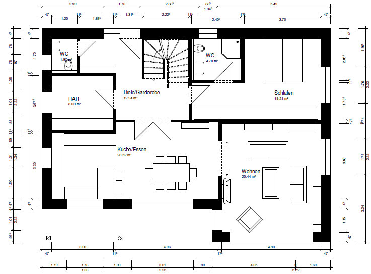 Grundriss eines Hauses mit Küche/Essen, Wohnen, Schlafen, Diele, Garderobe, HAR und WCs.