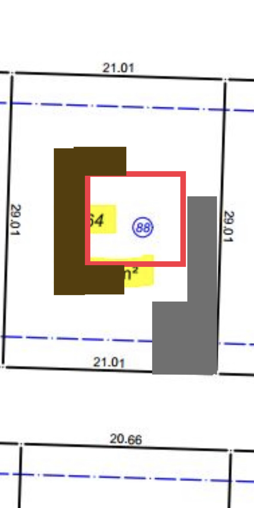 Grundriss: braune L-Form links, grauer Block rechts, rotes Quadrat, blaue Linien, Maße 21.01.