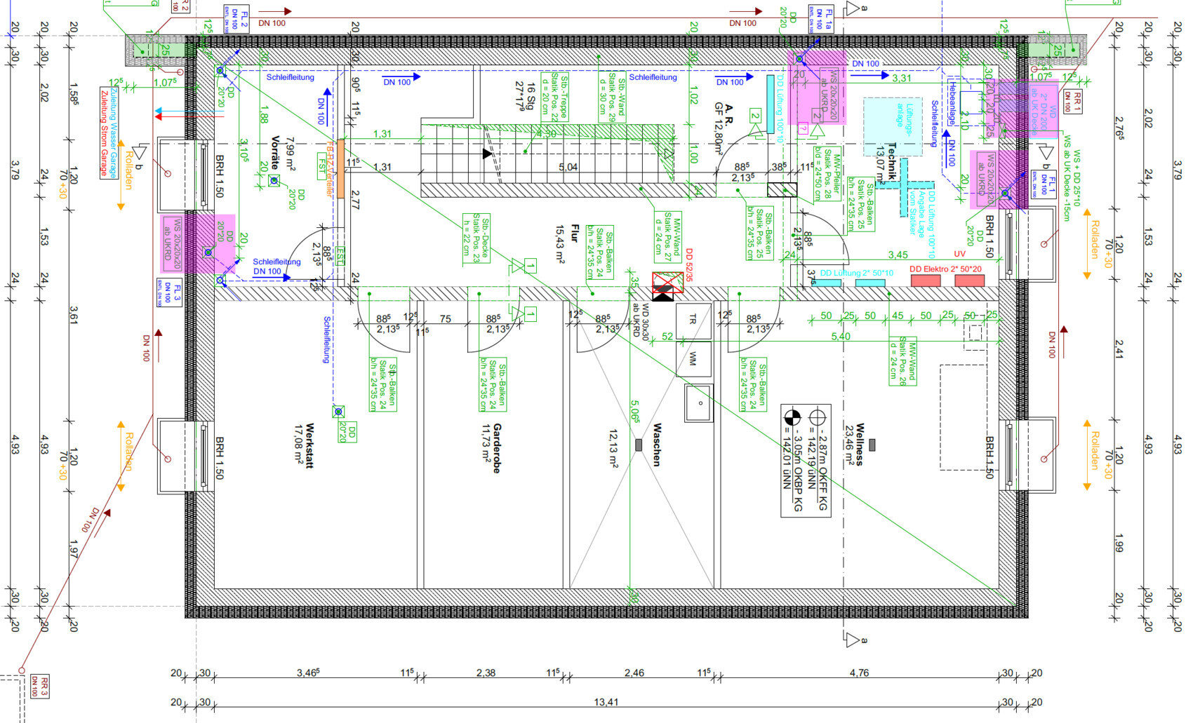 Detaillierter Grundriss eines Bauplans mit Abmessungen, Symbolen für Sanitär, Elektro, Lüftung.