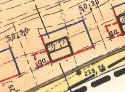 Ausschnitt eines Bauplans mit Grundriss und Maßangaben, Raumaufteilung sichtbar