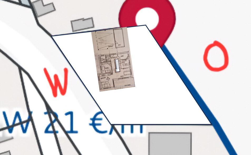 Kartenansicht mit rotem Standortpin; ein kleiner brauner Grundrissplan eines Hauses liegt darauf.