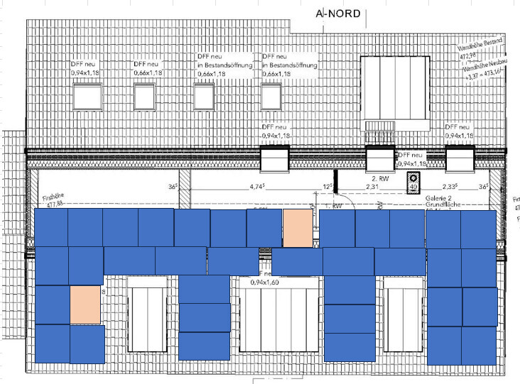 Grundriss eines Gebäudes mit vielen blauen Raumblöcken und orangefarbenen Öffnungen.
