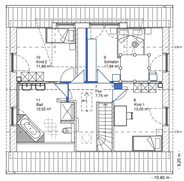 Grundriss eines Obergeschosses mit Schlafzimmer, zwei Kinderzimmern, Bad und Flur.