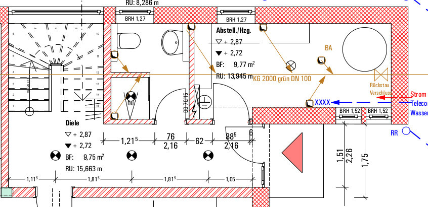 2D-Grundriss eines Hauses mit Treppen, Wänden, Türen und Maßangaben im Plan