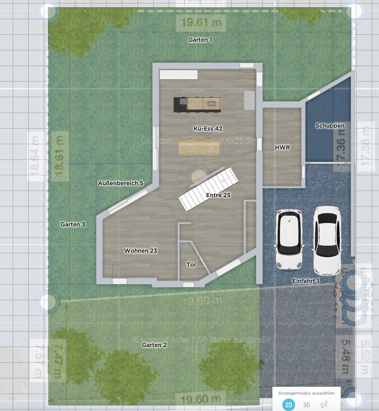 Grundriss eines Hauses mit Garten, Innenbereich Küche, Wohnzimmer und Garage
