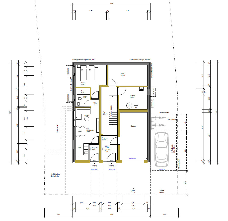Grundriss eines Hauses mit Keller, Garage und Eingängen, Maßangaben sichtbar