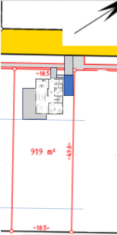 Kleiner Grundriss einer Wohnung auf rotem markierten Grundstück 919 m².