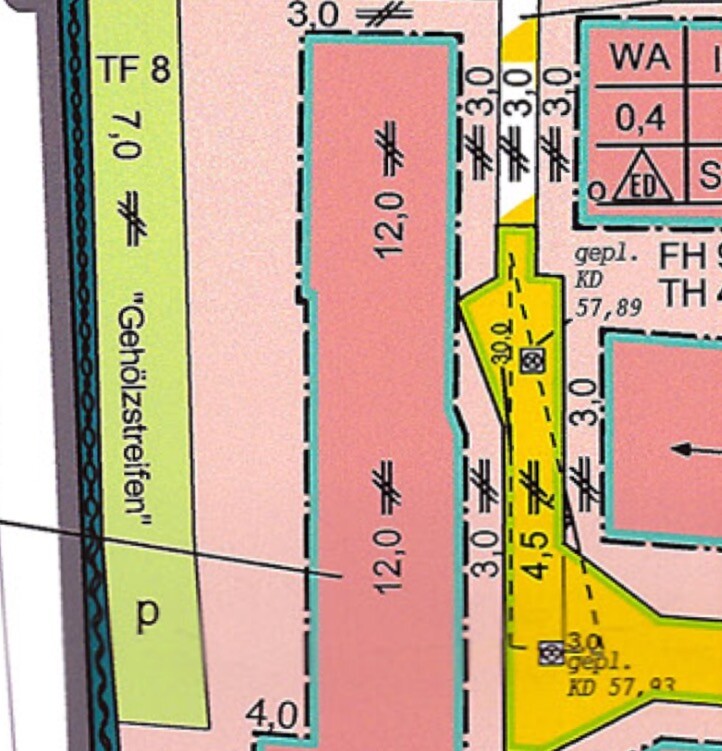 Lageplan eines Baugrundstücks mit farblich markierten Grundrissbereichen und Maßen.