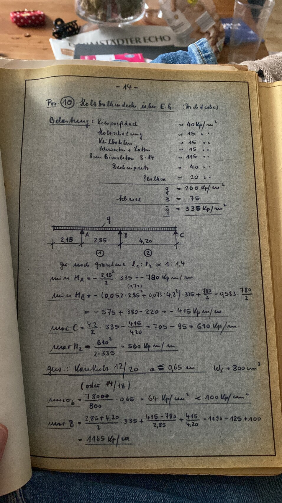 Handschriftliche Berechnungen eines Balkens mit A, B, C auf Notizblatt.