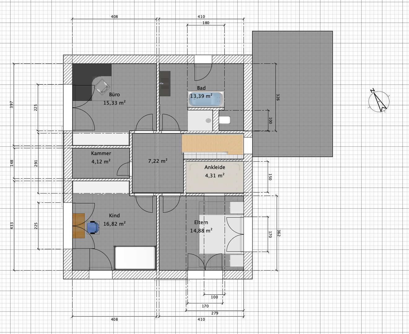 Grundrissplan eines Hauses mit mehreren Zimmern, Bad und Terrasse