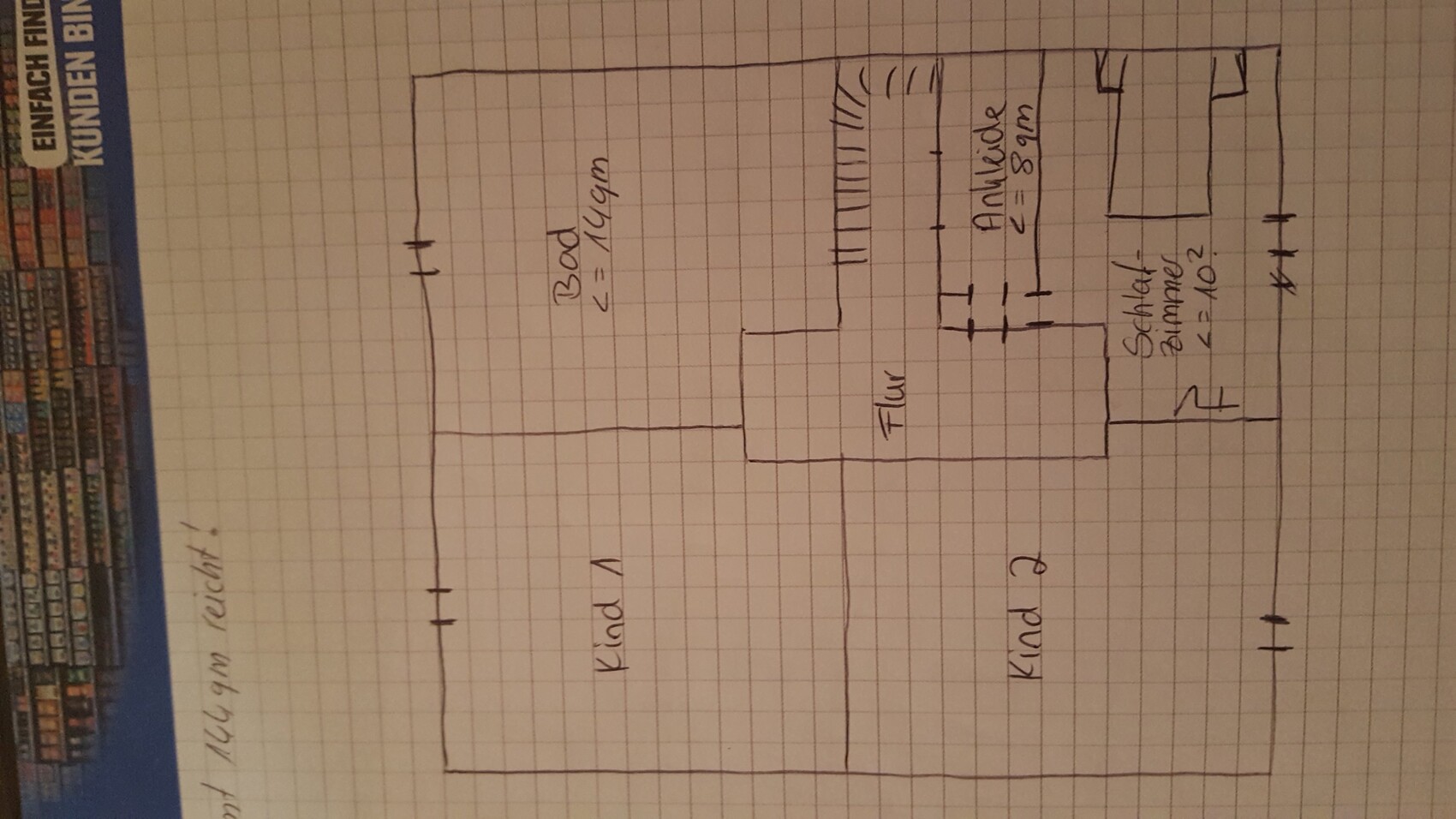 Skizzenhafter Grundriss eines Hauses mit Flur, Keller und Wohnzimmer