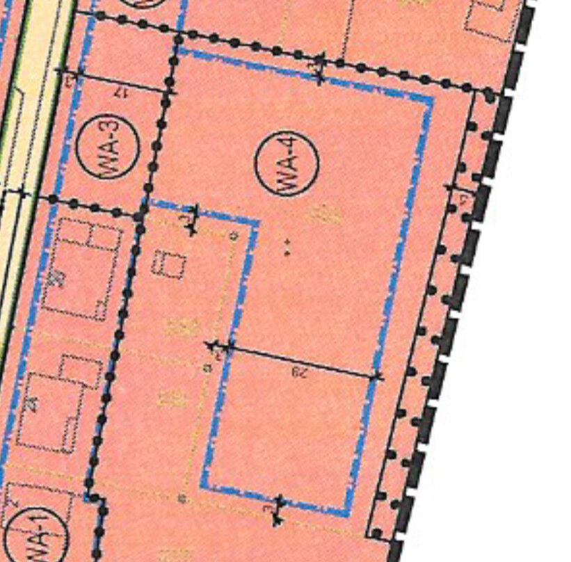 Lageplan eines Baugrundstücks mit blauen Grundrisslinien und Maßangaben