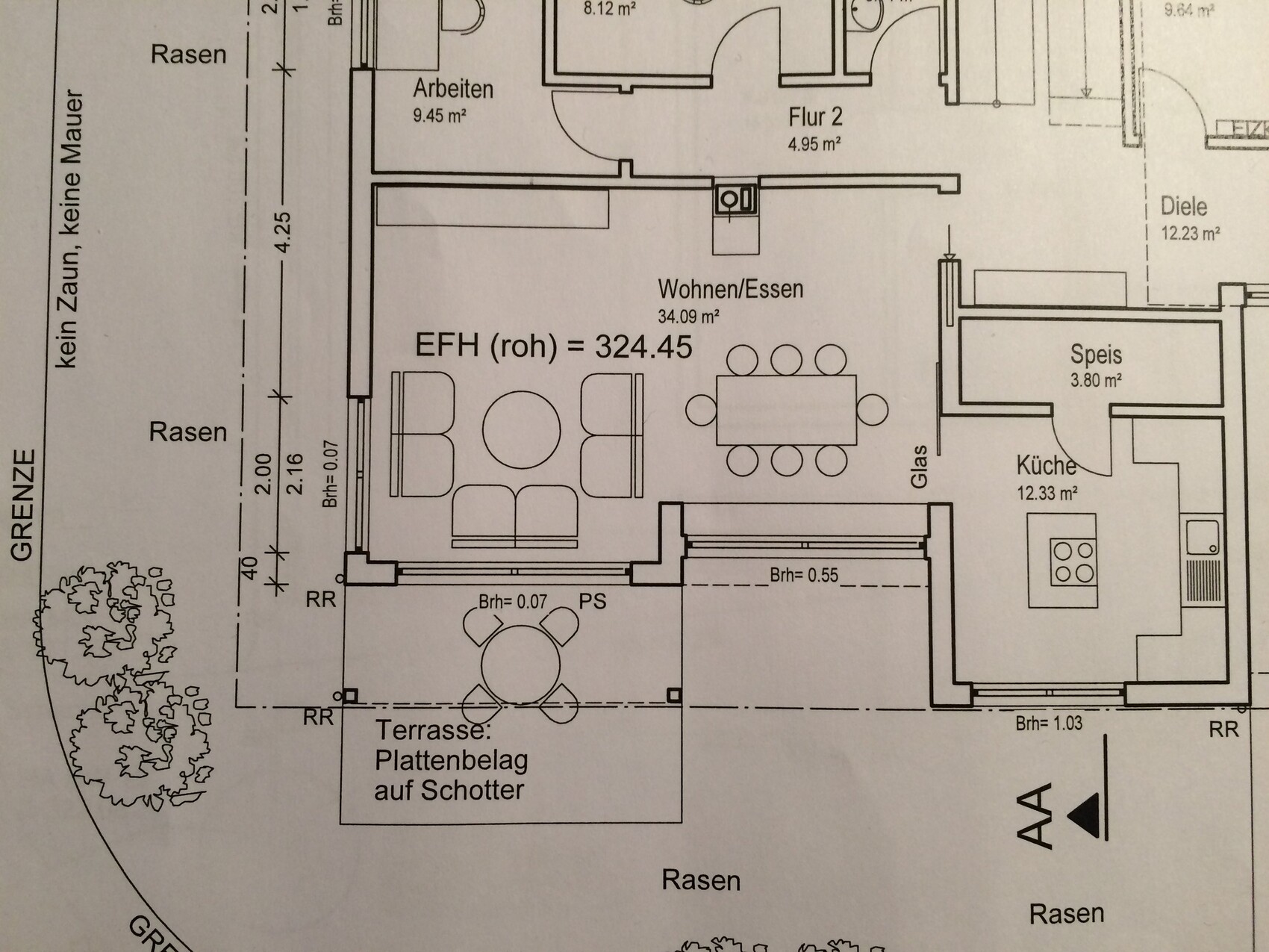 Lageplan eines Hausgrundrisses mit Wohn- und Essbereich, Küche und Terrasse