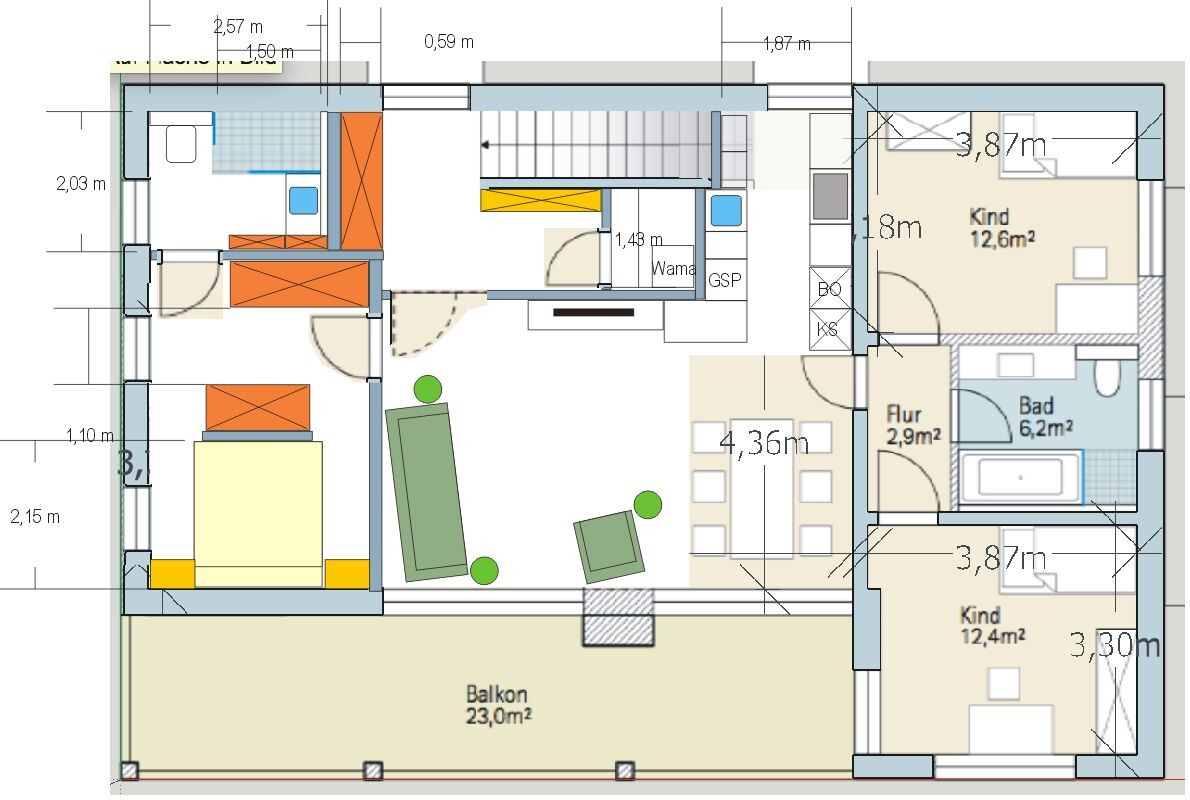 Grundriss einer Wohnung: Wohnzimmer, Küche, Flur, Bad, zwei Kinderzimmer, Schlafzimmer und Balkon.