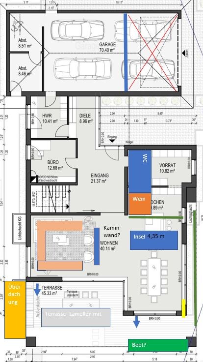 Grundrissplan eines Hauses mit Garage, Eingang, Wohnzimmer und Terrasse