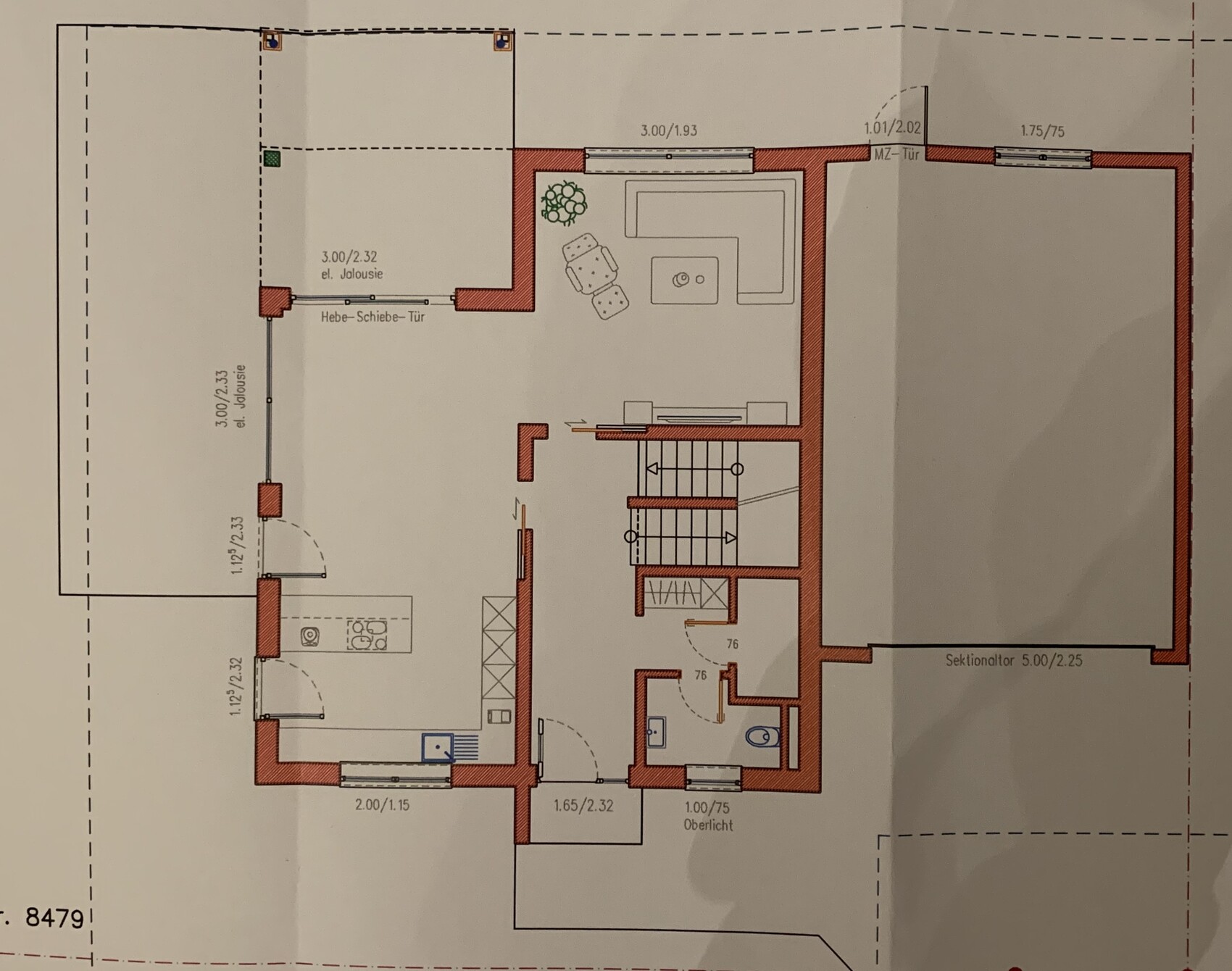 2D-Grundrissplan eines Hauses mit Küche, Wohnzimmer, Treppe und Eingangsbereich