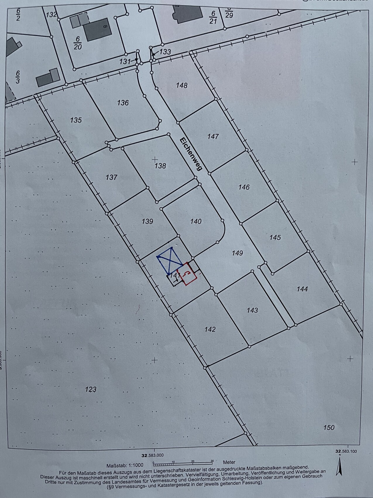 Kartenabschnitt mit Parzellen 135 bis 149 an Eichenweg; blaues X und rotes Quadrat auf 141.