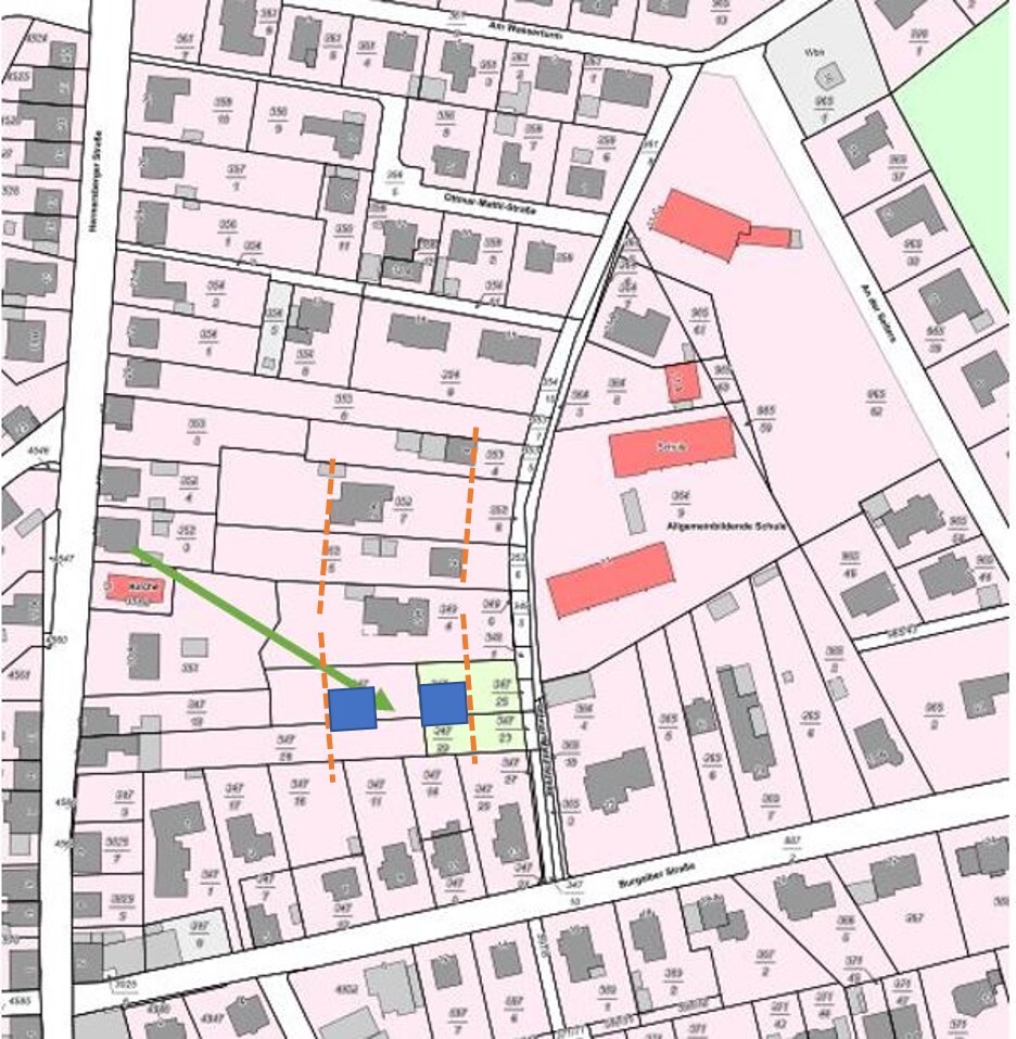 Ortsplan: Grundstücke, blaue Quadrate, orange gestrichelte Linien, grüne Linie.