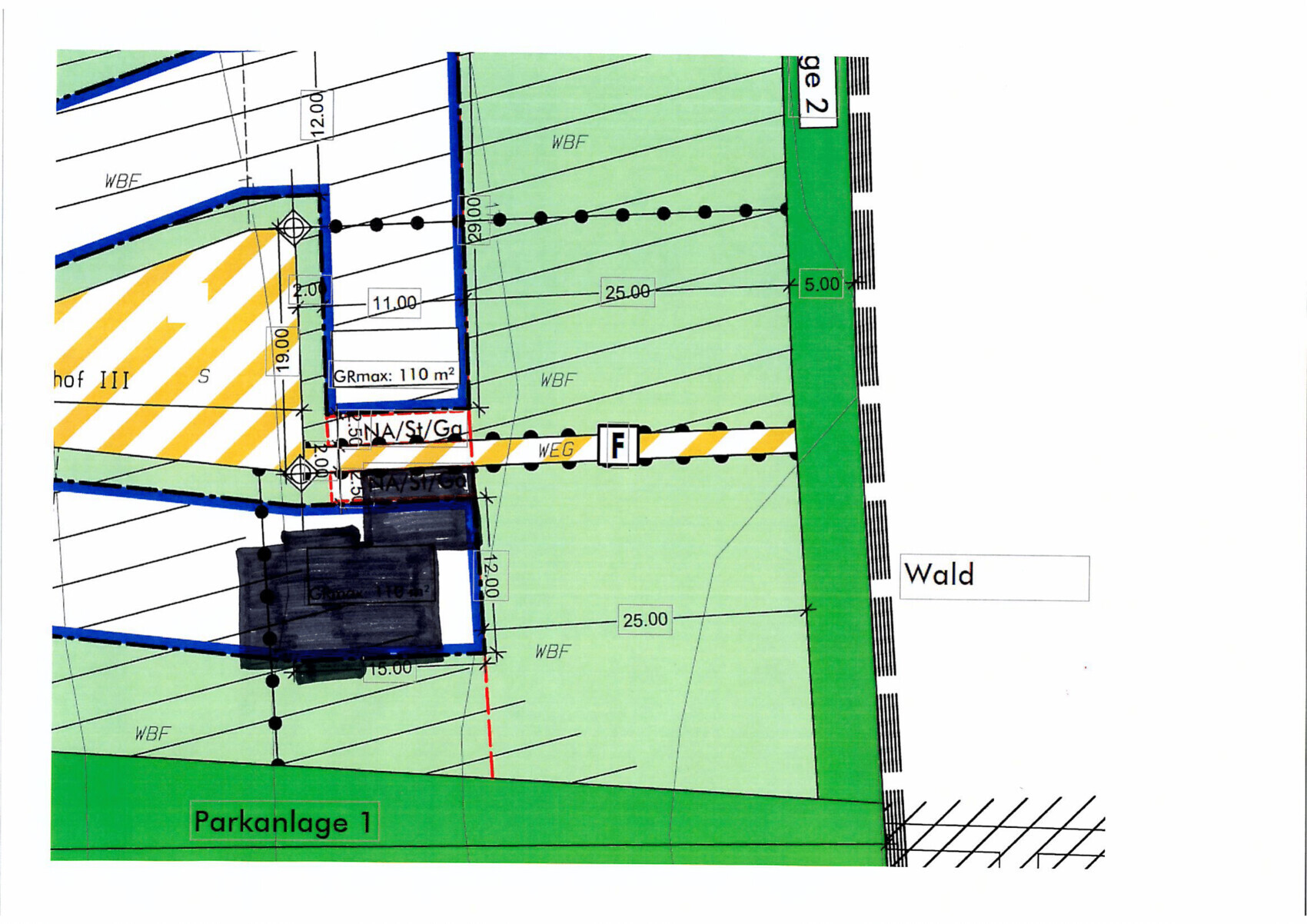 Lageplan: Grundstück mit Parkanlage 1, Wald, Wegenetz und Gebäudeumriss mit Maßen.